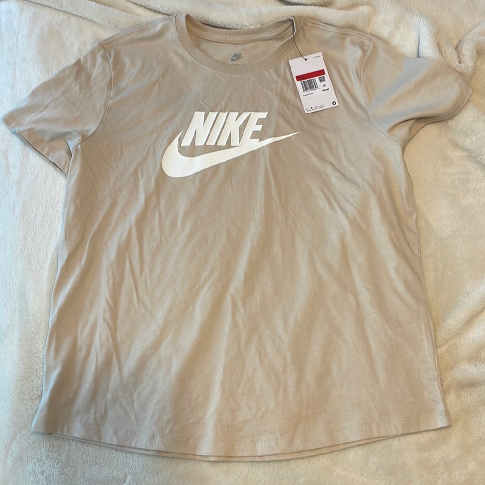 Women’s Nike sportswear essentials logo tee -Oatmeal